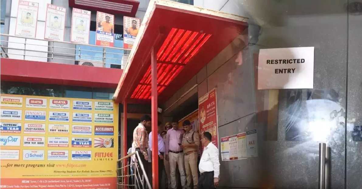 नोएडा में बेसमेंट में चल रहा कोचिंग सेंटर सील, एक अन्य को नोटिस